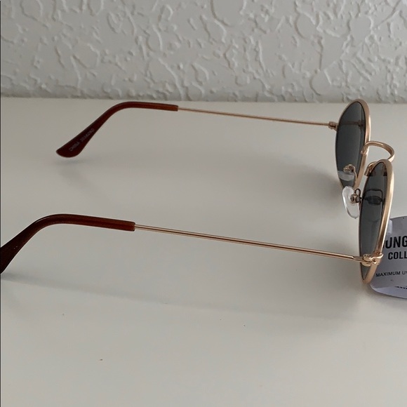 ๐ ๐ SUNGLASSES - Picture 3 of 8